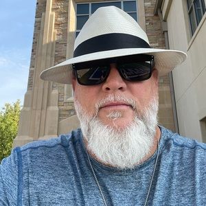 Meet your Posher, Travis